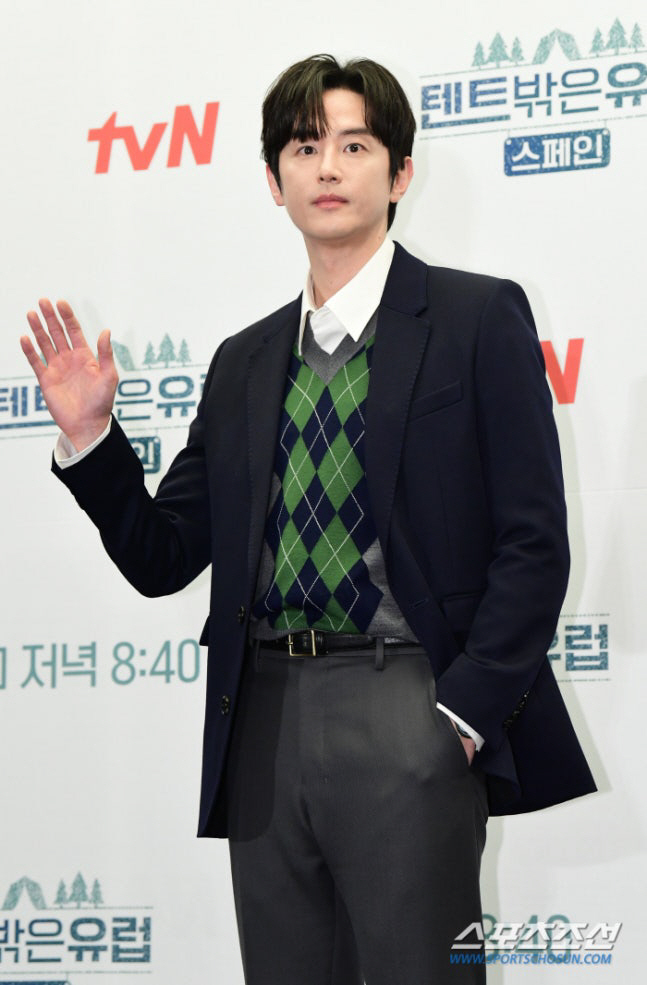 '새신랑' 권율, 결혼 4개월만에 겹경사 맞았다...이하늬·변요한과 새로…