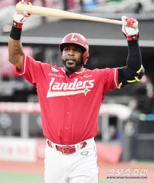 '매일 피 말리는데 4할 타자가 사라졌다' 왕복 이동만 40시간, 공백 어떻게 채울까