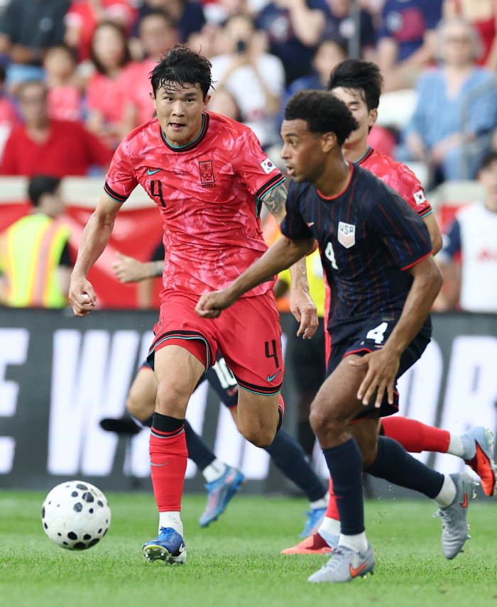 '美 공격 삭제' 김민재가 뛰면 스리백 전술이 '플랜A'가 된다…동료들도 깜짝 놀란 '민재 효과'