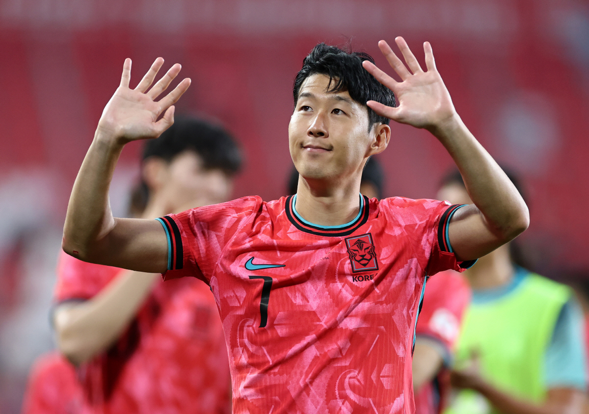 "SON 같은 선수 상대했잖아!" '캡틴' 손흥민에 당한 포체티노 위기,…