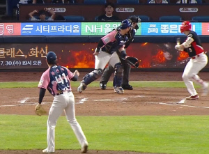 [단독] 'NC는 체크스윙 판독을 신청하지 않았다' KIA 울린 낫아웃 판정, 혼돈의 순간에 감춰진 치명적 오류와 미스터리