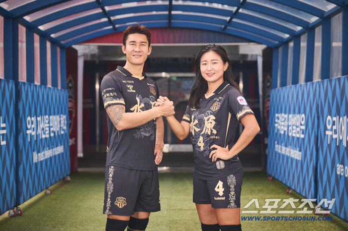 "이용X조소현 모델룩" 수원FC 남녀,정조대왕 정신 담은 2025 스페셜 유니폼 동시공개!9일 오후 6시 판매 개시[옷피셜]