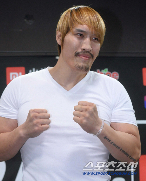 '216cm' 최홍만, 핑크빛 고백 "탁재훈 덕에 168cm 이상형女과 …