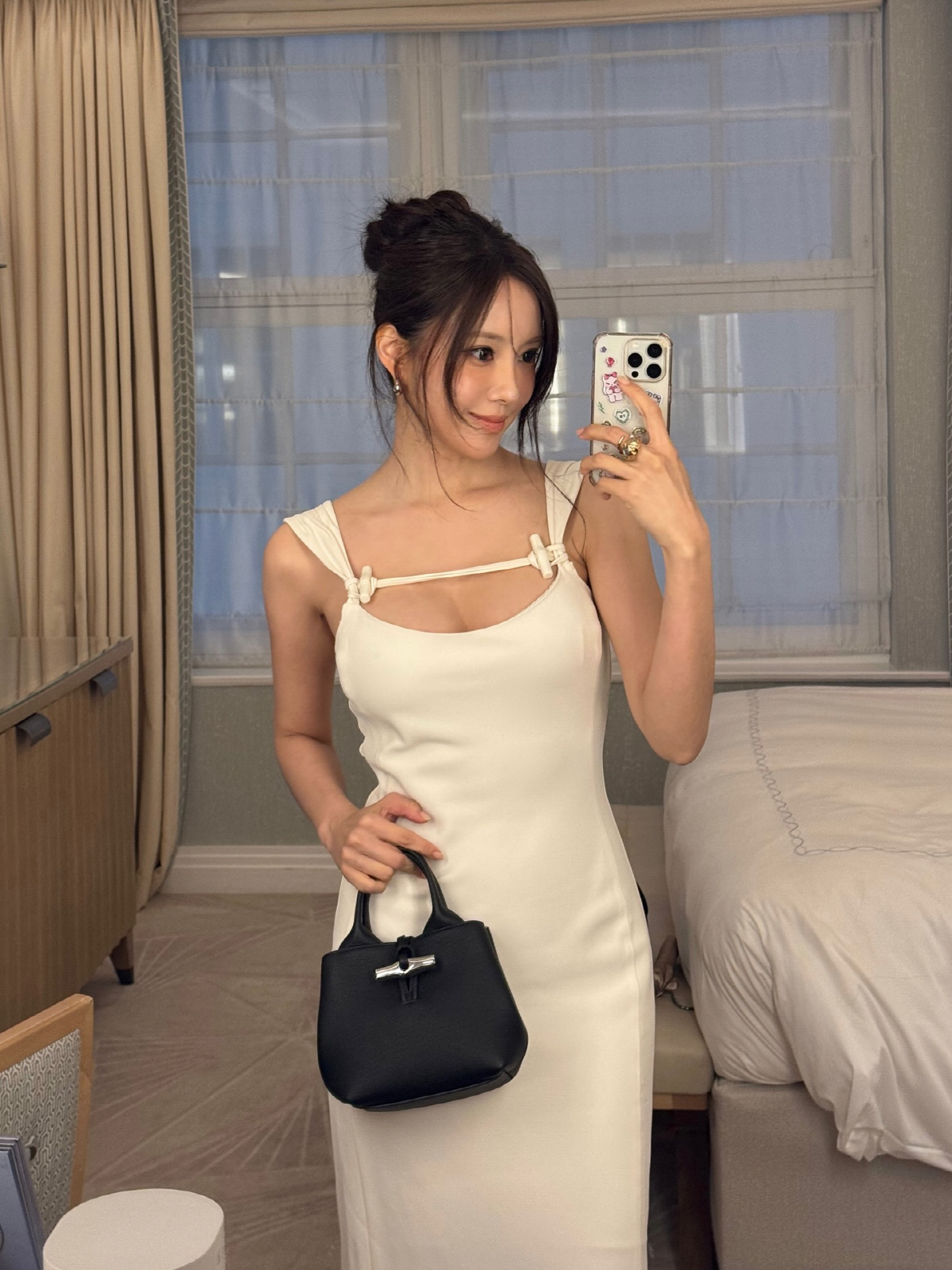 효민, '♥금융맨'과 결혼 4개월만에 런던행…몸매 드러내는 드레스 英도 …