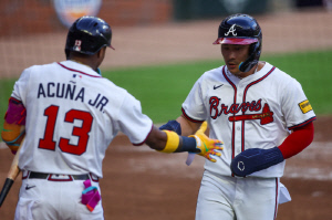 ATL에 '복덩이'가 들어왔다, 김하성 합류로 '유격수 자리 강해졌다' 평가...스닛커 감독에 800승 선사