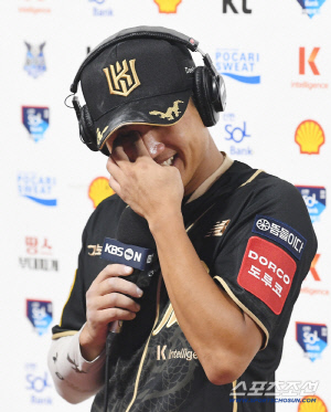 첫 홈런 치고 멀리 계신 엄마 생각에 울컥.. 