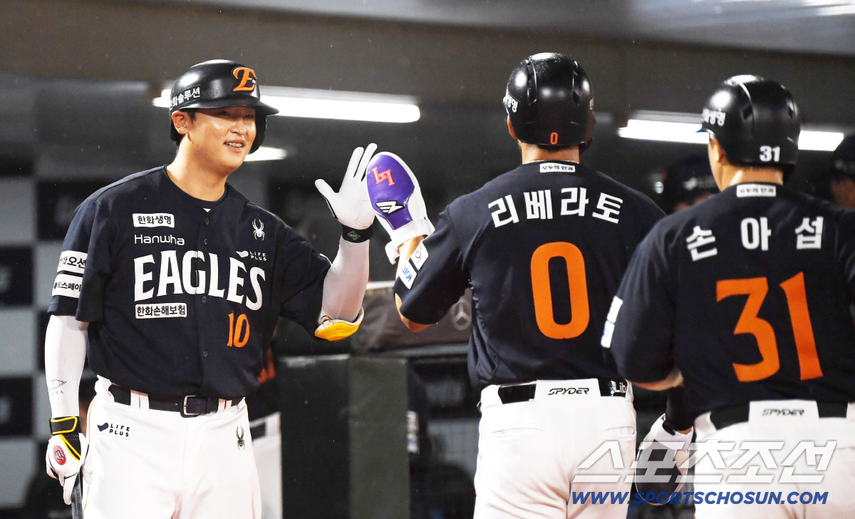 LG 기다려라! 완전체 힘 제대로 보여줬다…'선발 전원 안타' 한화, 롯…