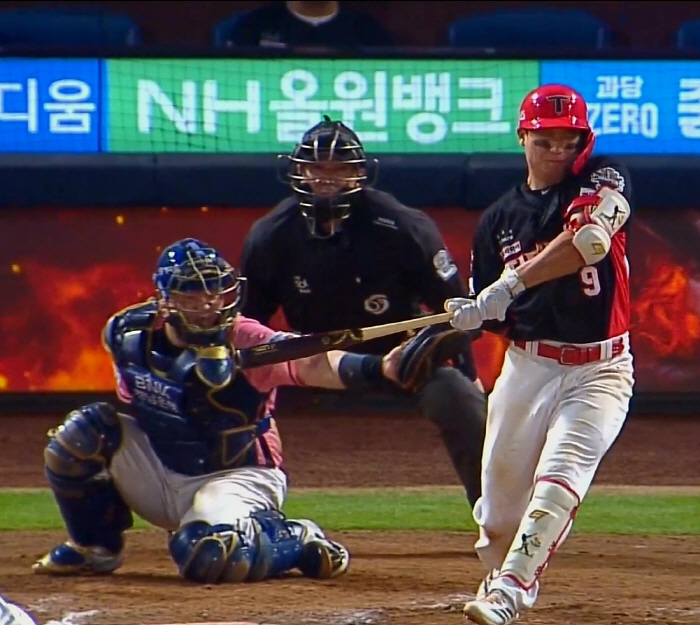 '파울 판독 신청하시면, 서비스로 체크스윙까지 같이 봐드립니다' KBO …
