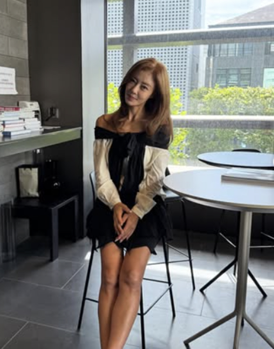 쥬얼리 이지현, '예약 전부 마감' 미용사로 인생역전..."프로필도 찍었…