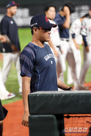 '희미해진 롯데 가을야구' 천적 와이스 벽에 또 막혀 4연패 수렁...5회까지 안타가 딱 1개라니 [부산현장]
