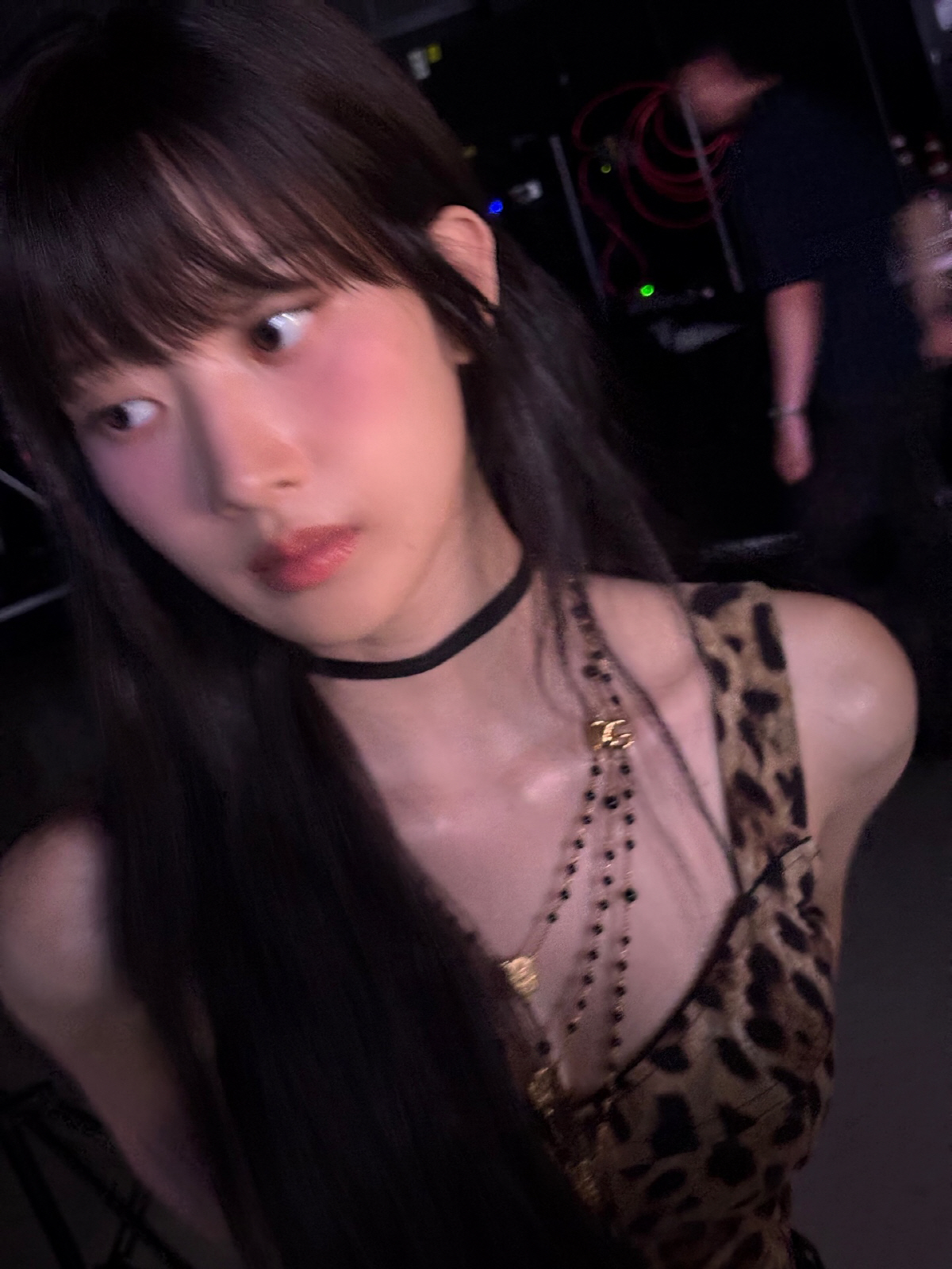 문가영 맞아? 파격 변신…앞머리 내리고 호피 크롭톱 입었다[SCin스타]