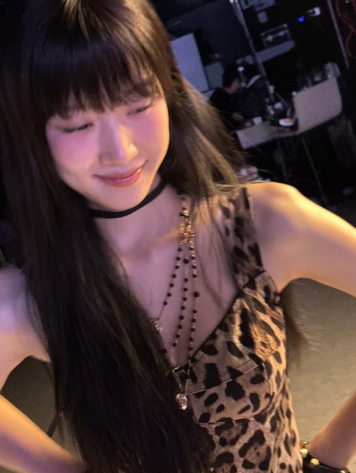 문가영 맞아? 파격 변신…앞머리 내리고 호피 크롭톱 입었다[SCin스타]