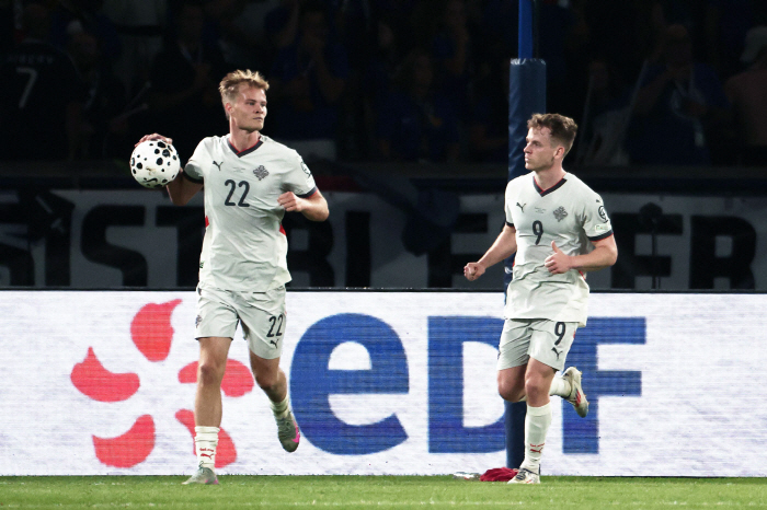 "느그 아버지 뭐하시노" '전설' 아이두르 구드욘센의 아들, 아이슬란드 대표로 프랑스전 득점 폭발…3大가 A매치 총 52골 합작