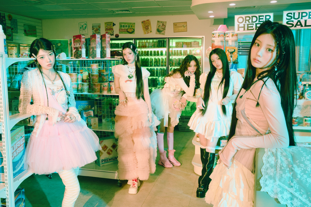 아일릿, 日 첫 싱글로 주간 음반 차트 최상위권 직행…열도 데뷔와 동시에…