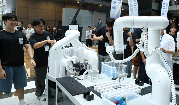포스코홀딩스 '산업용 AI-로봇 경진대회' 개최...청년 AI 전문가 육성 지원