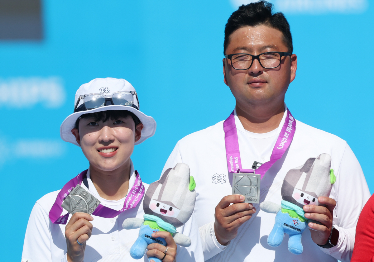 기대했던 '골든데이' 무산됐지만…韓 양궁 자존심 지켰다, 남자 단체 金→…