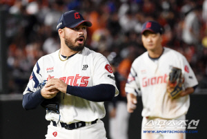 PS 불참 선언 이렇게 하나…에이스 앞 '실책쇼'에 무사 3루 무득점까지, '역대급 추락' 이유 분명했다