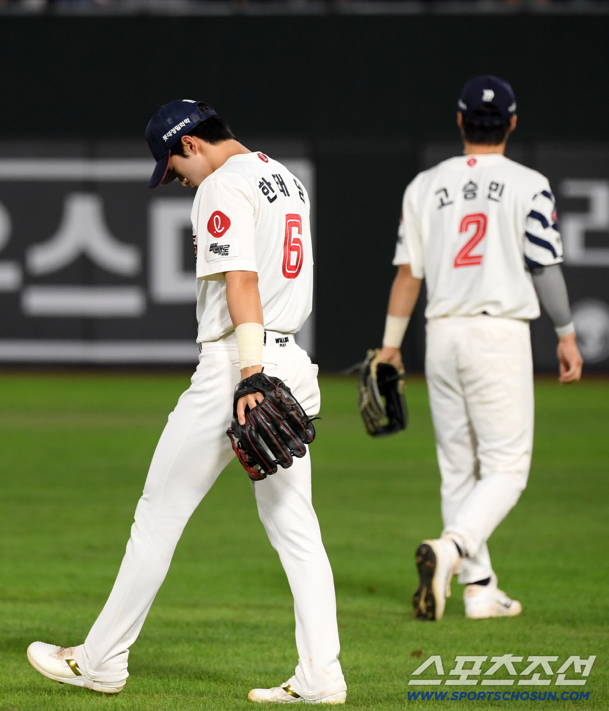 PS 불참 선언 이렇게 하나…에이스 앞 '실책쇼'에 무사 3루 무득점까지…