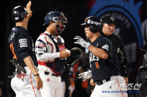 'PS 정말 못가나' 롯데, 자멸했다 '5연패'…'타선 폭발→류현진 8승' 한화, 2연승 행진 [부산 리뷰]