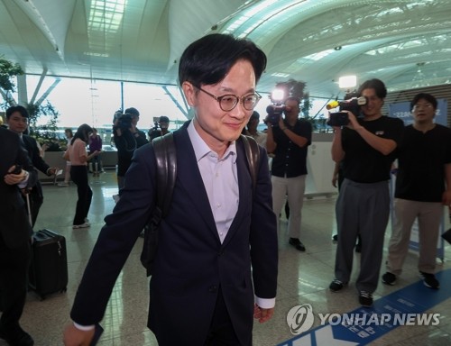 [2보] 김정관 산업장관 방미 출국…관세협상 후속협의 진행