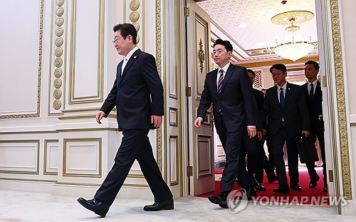 [지상중계] 李대통령 취임 100일 기자회견-1