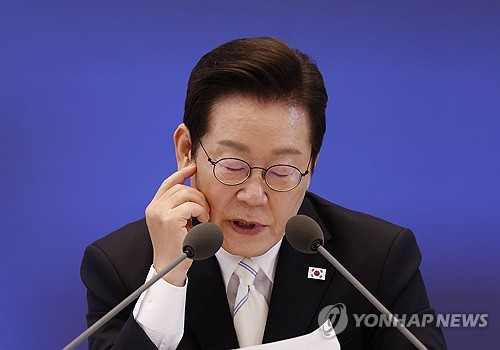 [지상중계] 李대통령 취임 100일 기자회견-8