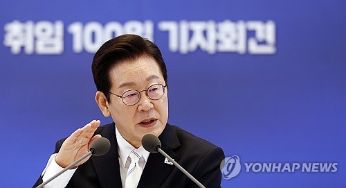 李대통령 "확장재정, '터닝포인트' 만들기 위한 불가피한 조치"