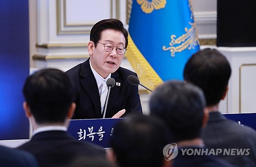 李대통령 "北 냉담한 게 현실…대화 진척 없지만 끊임없이 노력"