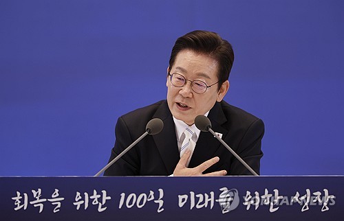 韓근로자석방 왜 지연?…수갑 논쟁 와중 트럼프 돌발제안 때문(종합)