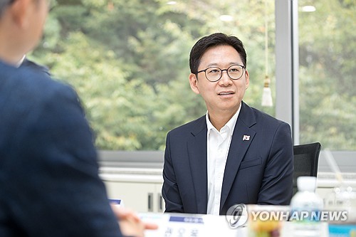 배경훈 장관, 카자흐 과학장관과 AI·희소금속 협력 논의