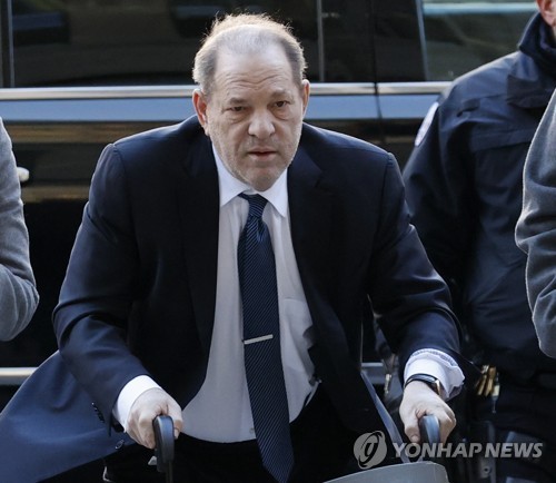 와인스틴은 어떻게 25년간 성범죄자로 할리우드를 지배했나