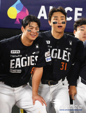 '오늘은 영양가 있죠?' 손아섭 뼈있는 농담에 불붙은 노시환, 이틀 연속 투런포 폭발