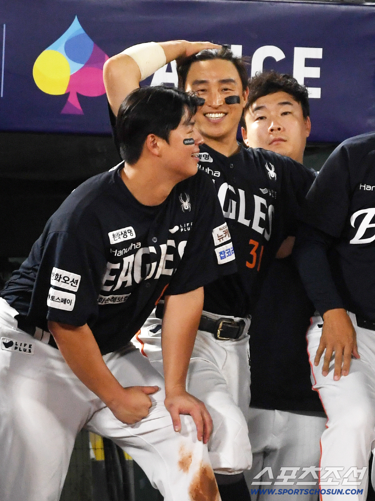 '오늘은 영양가 있죠?' 손아섭 뼈있는 농담에 불붙은 노시환, 이틀 연속…