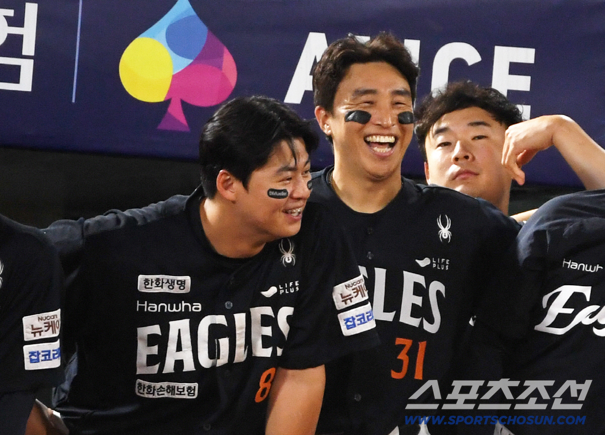 '오늘은 영양가 있죠?' 손아섭 뼈있는 농담에 불붙은 노시환, 이틀 연속…