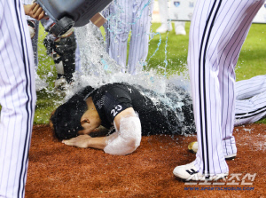 역대 9번째, 31년만에 2번째 선발 10승 4명 달성. 첫 9승→마지막 10승 손주영 