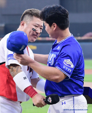 '눈물 왈칵' 최형우, 