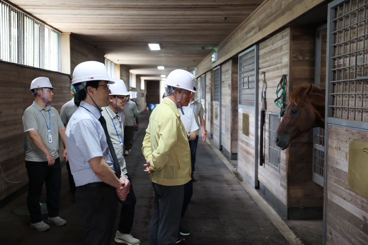[경마]정기환 마사회장 제주목장 방문, 안전관리 현장점검 실시