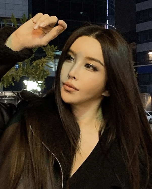 "트랜스젠더 확인한다며 성관계 요구"…하리수, 연예계 성희롱 피해 폭로[…
