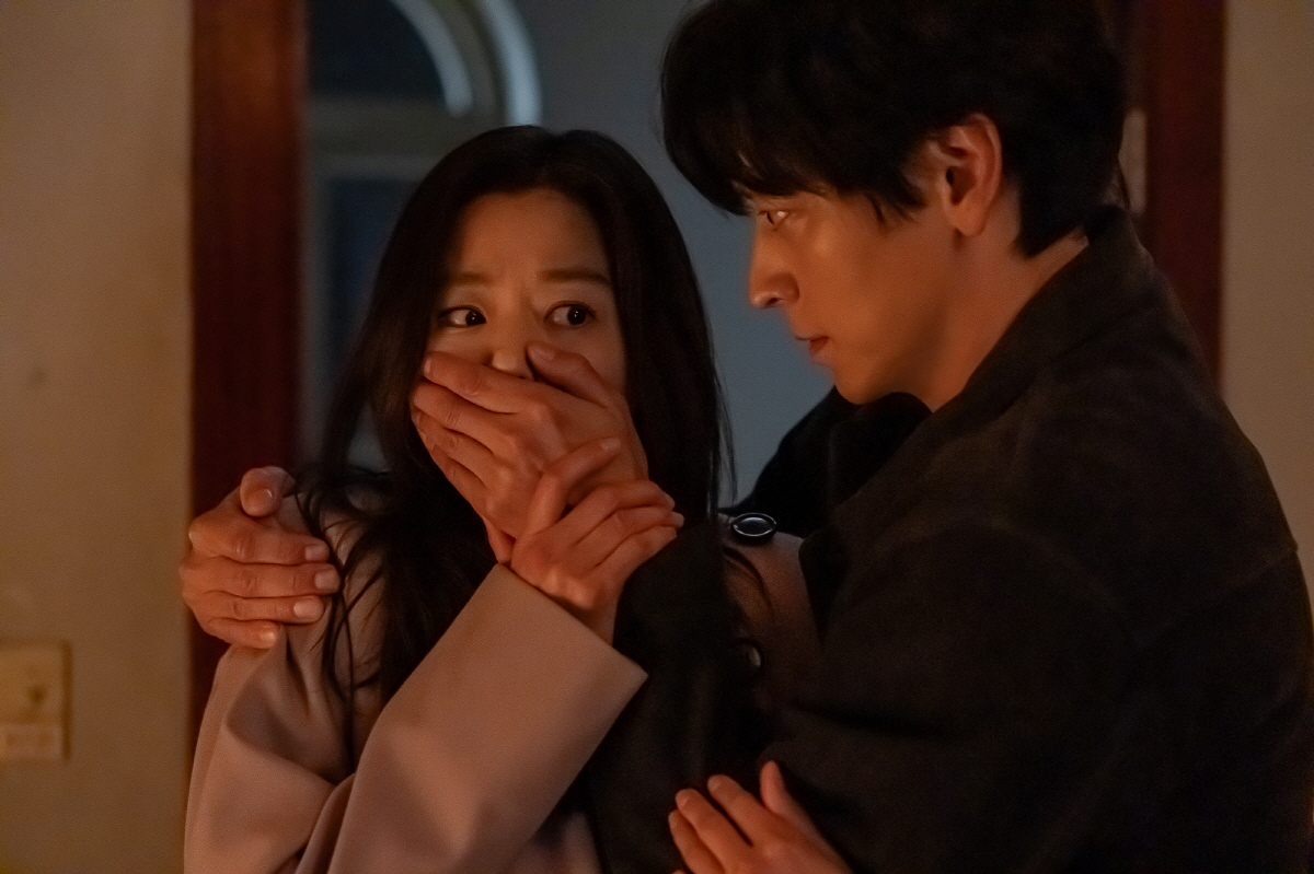 "계단, 올라가보고 싶습니다"..'북극성' 전지현, 대선 출마에 흥행 급…