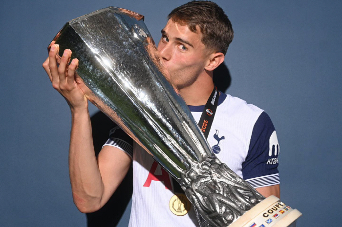 ‘손흥민 우승 영웅’ 토트넘 평생 종신...1티어 폭로 “레알 이적 불가, 1300억이면 다리 한쪽만 가능”