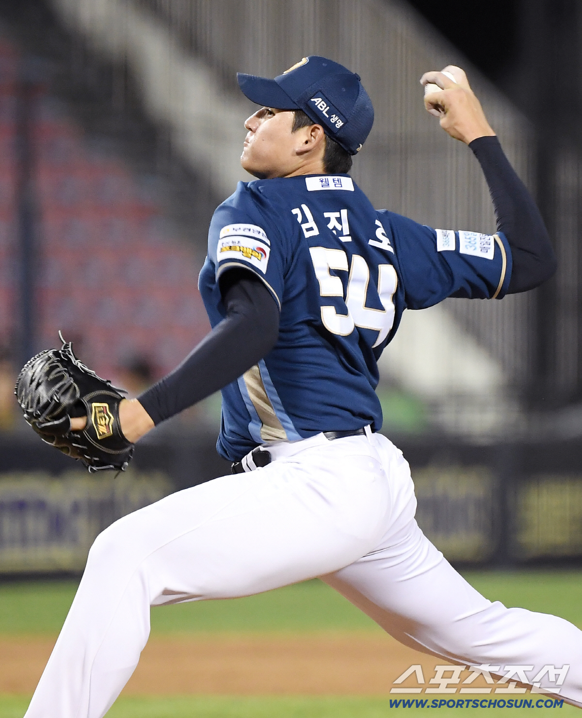 1196일만에 다시 만난 기쁨! '팔꿈치 통증' 대기만성 마무리 부상이탈…