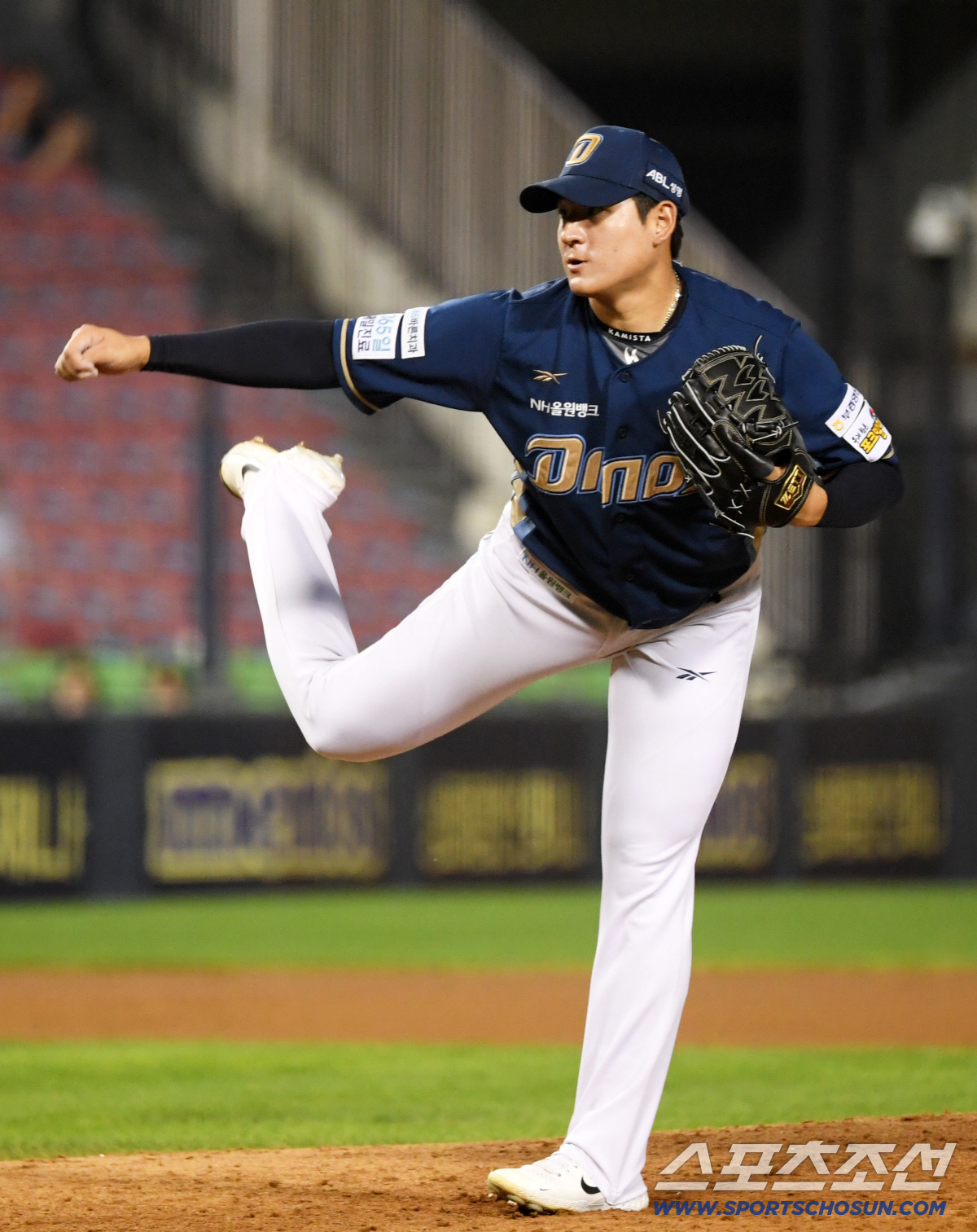 1196일만에 다시 만난 기쁨! '팔꿈치 통증' 대기만성 마무리 부상이탈…