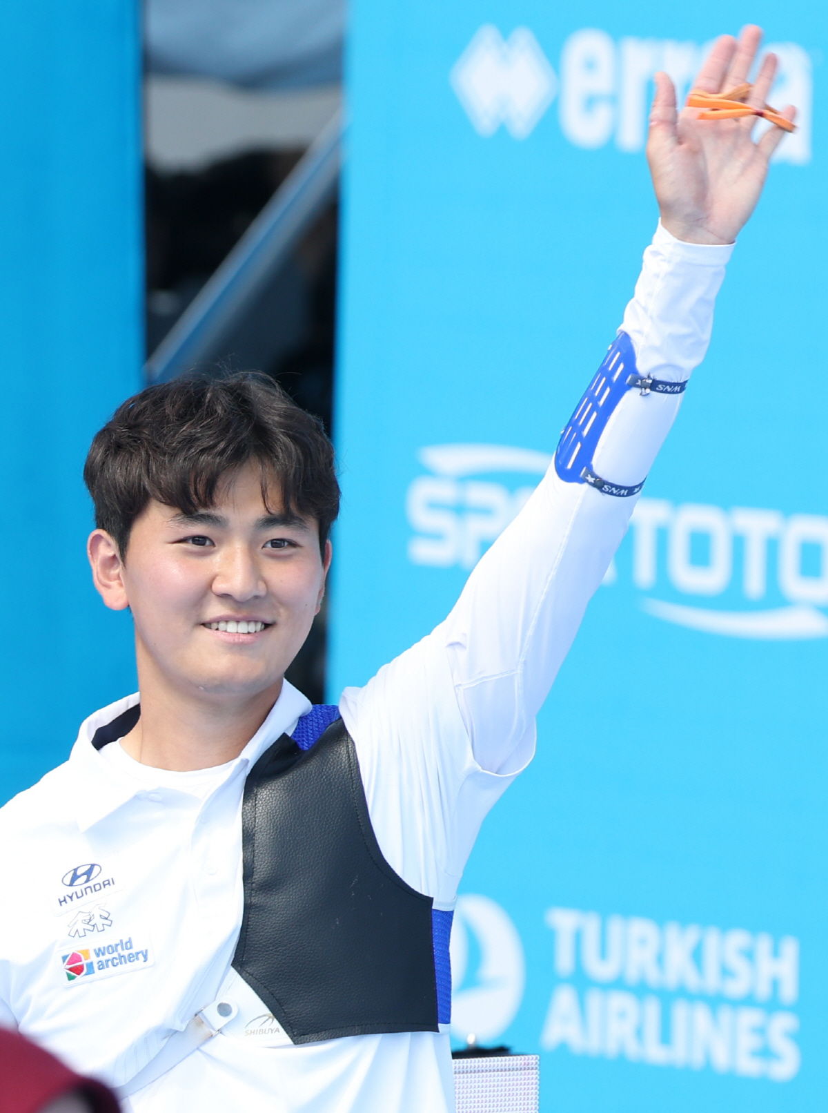 "대이변!" 韓 남자 양궁 김제덕만 남았다, 김우진→이우석 남자 개인전 …