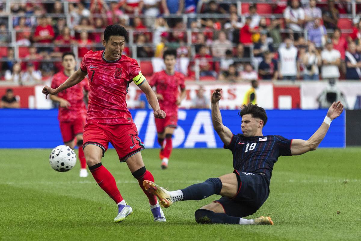 역대급 칭찬! "손흥민, 실패한 지루랑은 달라" 美 레전드도 인정→역습 …