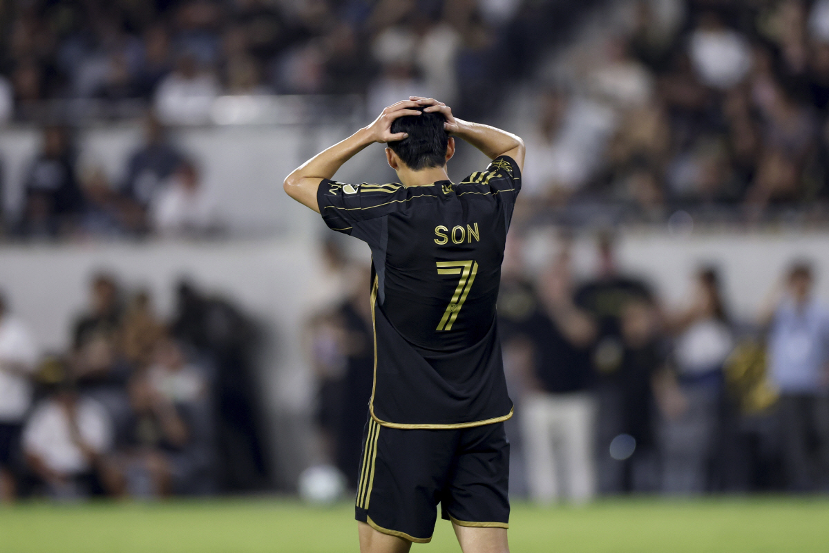 역대급 칭찬! "손흥민, 실패한 지루랑은 달라" 美 레전드도 인정→역습 …