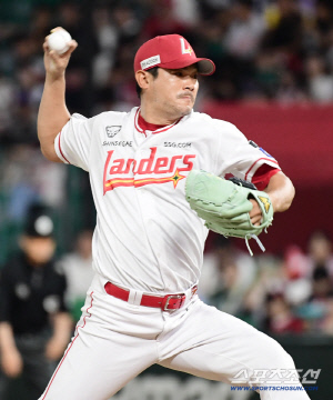 회춘한 41살 형이 끌고, 깜짝 신성이 밀고, 이적생이 받치고...SSG 강한 이유가 여기 있었네