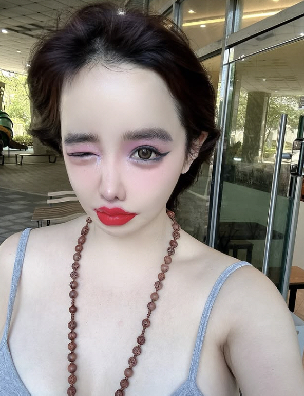 '활동 중단' 박봄, 또 셀카로 구설수..."이건 너무 심해" 팬들도 엇…