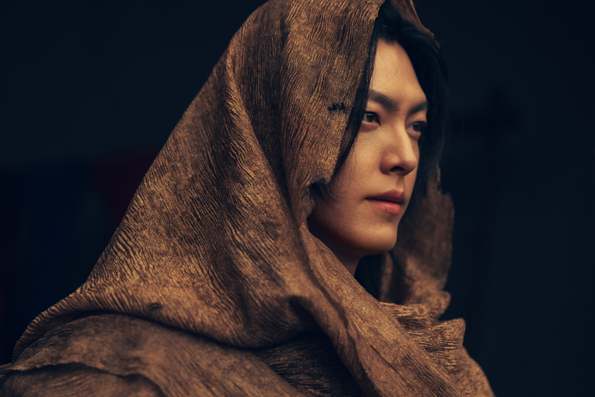 김우빈♥수지, 9년 만에 다시 만난 케미..'다 이루어질지니' 추석 연휴…