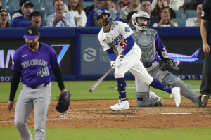 4연승 LAD, PHI 직행 티켓 뺏으러 간다...꿈꿨던 '선발 왕국' 마침내 구축, '만루포' 베츠도 살아나고