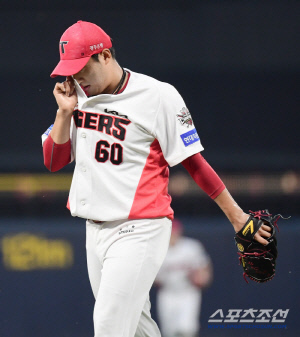 '초비상' KIA 또 부상자 발생, 1이닝 강판 뒤 병원행…'최고 143㎞' 말이 안 되는 구속이었다